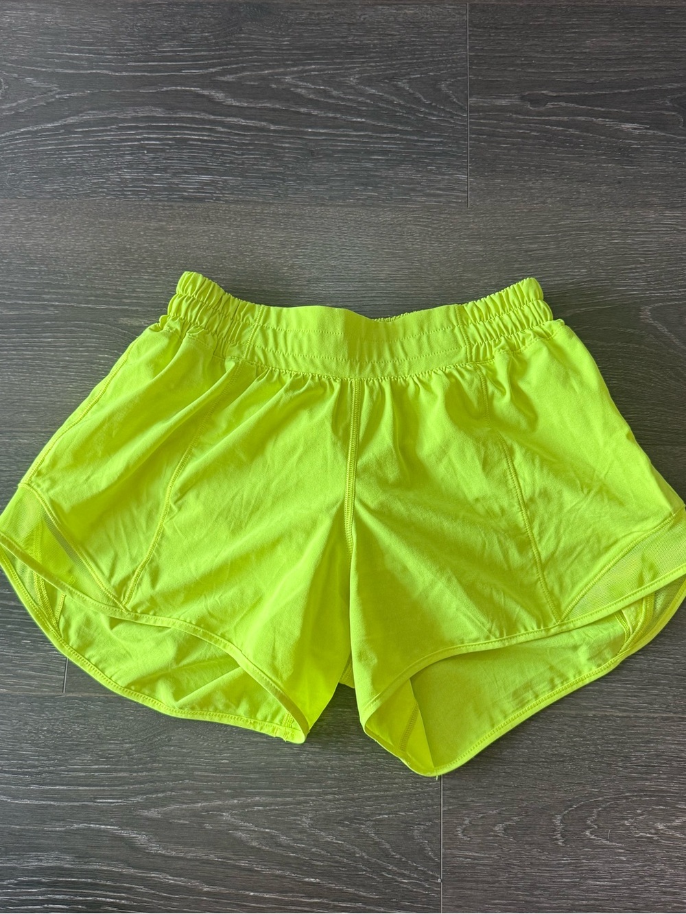 lululemon athletica hotty hot low rise 4” inseam highlighter yellow